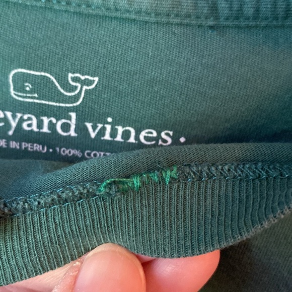 5/$25 Vineyard Vines long sleeve Tshirt, Golden Retriever print on whale - Picture 10 of 10